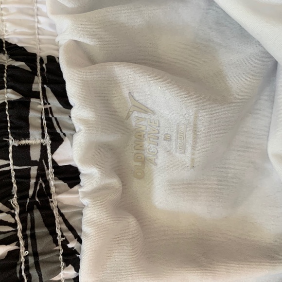 Old navy active shorts - Picture 2 of 2